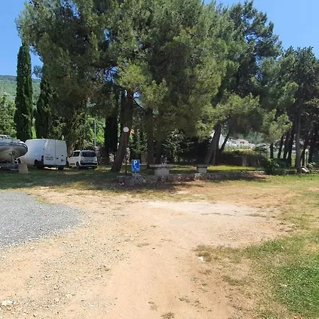 Franceska アパート *