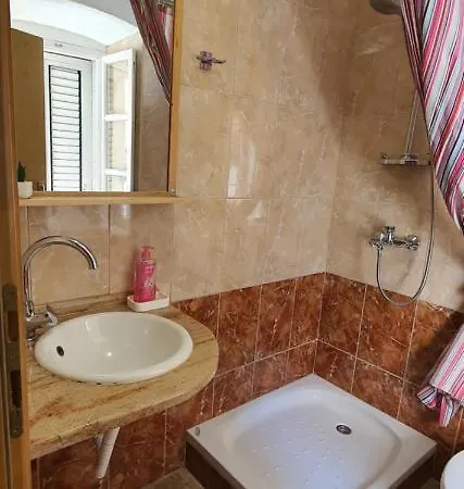 Franceska Cres