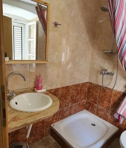 Franceska Cres